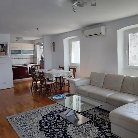 Apartman In Centre Of *