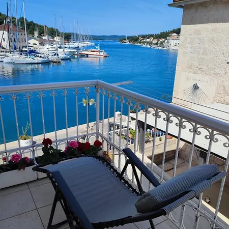 In Centre Of Apartman Milna (Brac)